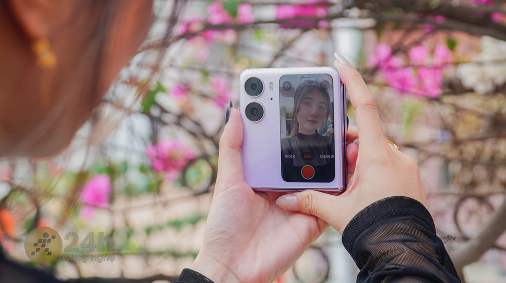 Màn hình phụ tiện ích - OPPO Find N2 Flip