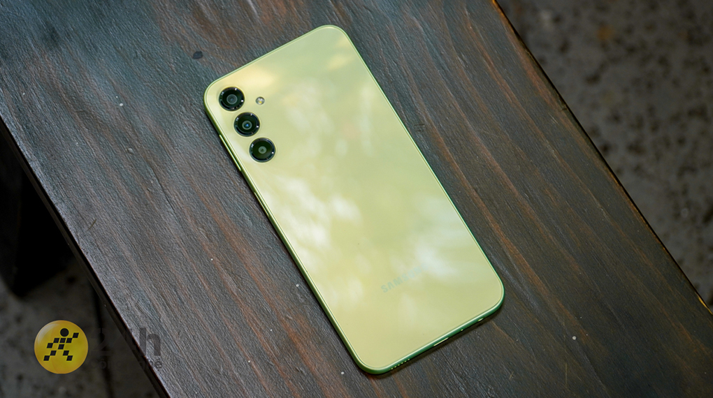 Thiết kế tối giản sang trọng - Samsung Galaxy A24