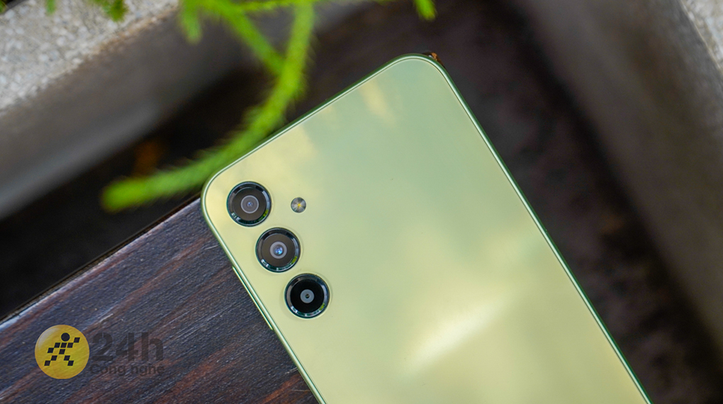Thiết kế cụm camera độc đáo - Samsung Galaxy A24