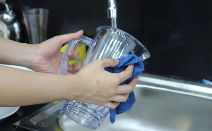 Bạn nên vệ sinh cối xay trước khi sử dụng để đảm bảo giữ nguyên mùi vị thực phẩm Bạn nên vệ sinh cối xay trước khi sử dụng để đảm bảo giữ nguyên mùi vị thực phẩm