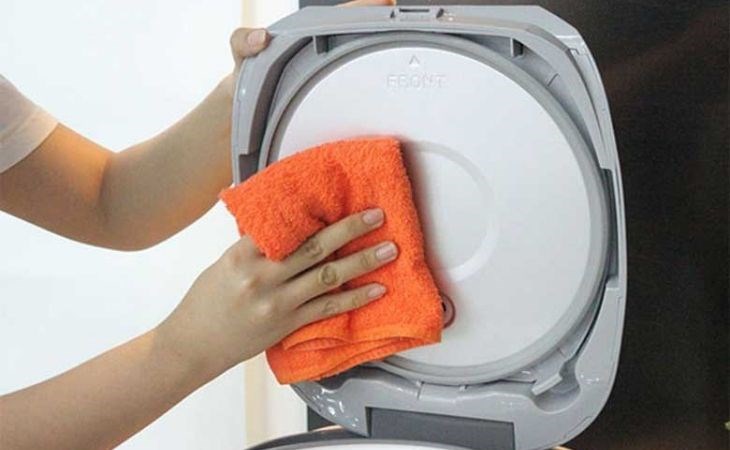 Vệ sinh sạch sẽ nồi cơm điện trước và sau khi nấu để tăng tuổi thọ thiết bị Vệ sinh sạch sẽ nồi cơm điện trước và sau khi nấu để tăng tuổi thọ thiết bị