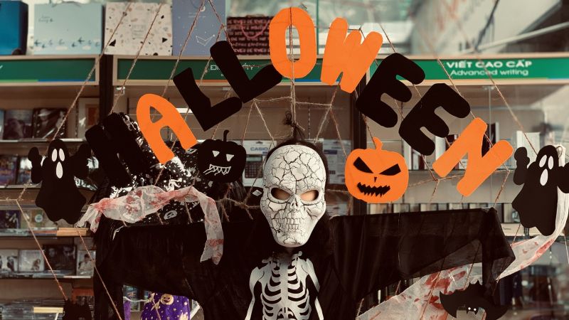 Đồ hóa trang tại trung tâm thương mại