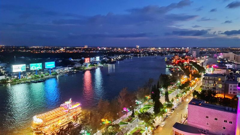 Chơi Halloween tại bến Ninh Kiều