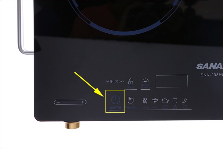 Nhấn nút bật/tắt của bếp hồng ngoại đôi Sanaky SNK-203HGNW để màn hình hiển thị các chế độ nấu cài đặt sẵn