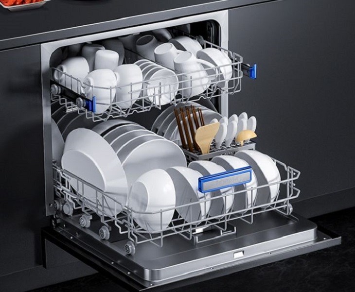 Cần xếp bát đĩa ngăn nắp khi cho vào máy rửa chén để đảm bảo hiệu quả làm sạch