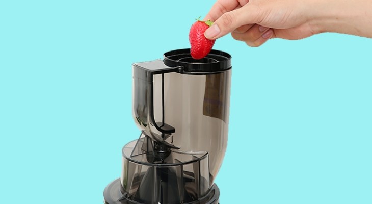 Nếu bạn cho quá nhiều thực phẩm vào máy ép chậm Sunhouse SHD5503 sẽ khiến thiết bị bị kẹt