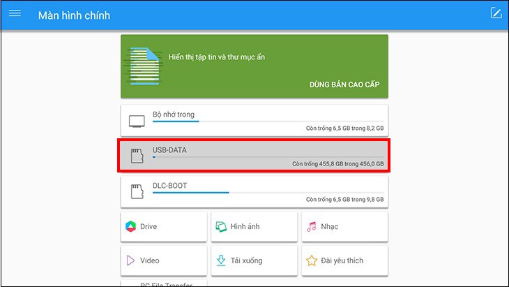 Bạn mở mục USB trên tivi Xiaomi rồi tìm file APK đã tải