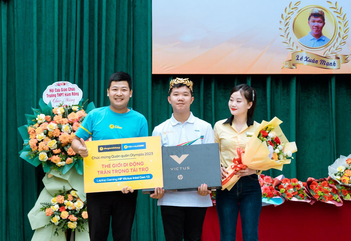 Mạng Tiếp thị Liên kết tặng Laptop cho Nhà vô địch Đường Lên Đỉnh Olympia 2023