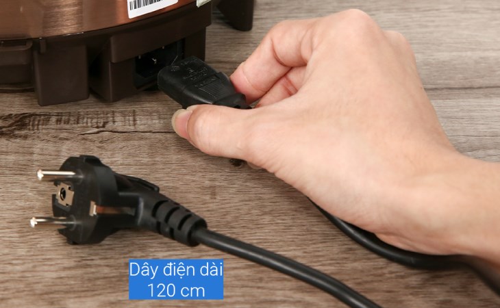 Nồi cơm điện tử Kangaroo 1.8 lít KG18DR7 có dây điện dài 120cm có thể tháo rời, tiện lợi bảo quản