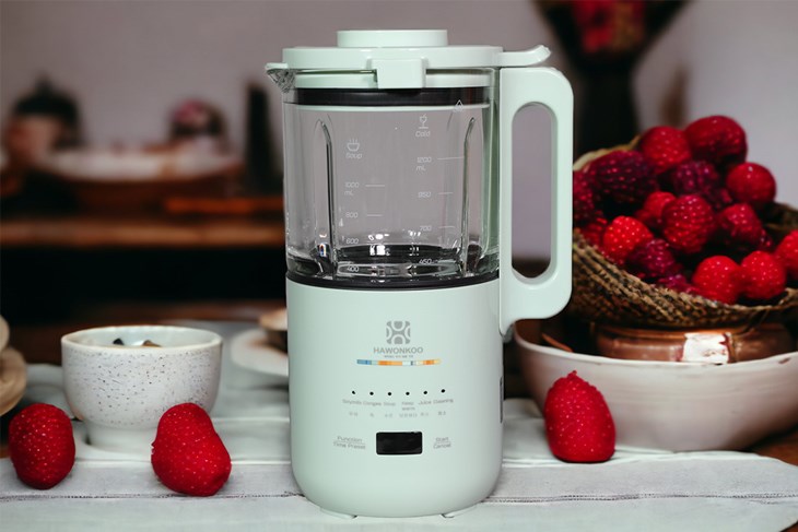 Máy làm sữa hạt Hawonkoo SMH-120-GE sở hữu tông màu xanh trẻ trung, bắt mắt, tăng tính thẩm mỹ cho không gian bếp