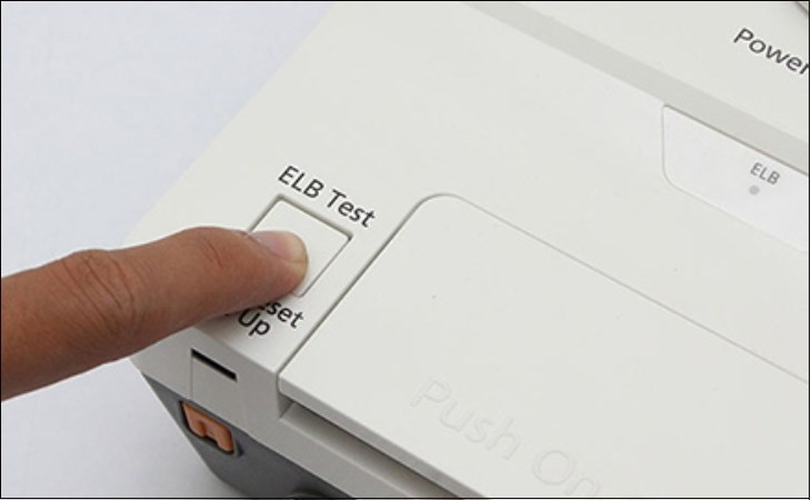 Bạn nhấn nút ELB TEST để kiểm tra chế động chống giật Bạn nhấn nút ELB TEST để kiểm tra chế động chống giật