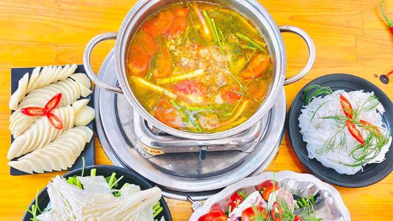 Lẩu chua sả nghệ cá nhám giàu