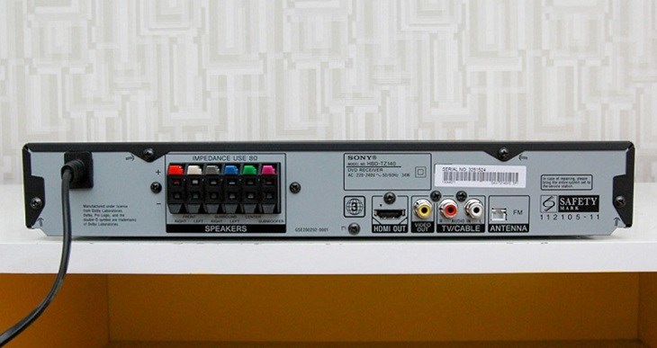 Vệ sinh đầu đĩa bằng khăn khô, có thể dùng bóng thổi xịt để lấy bụi ở những khe trên thiết bị