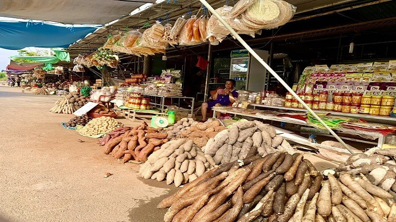 Chợ nông sản Thạnh Hóa
