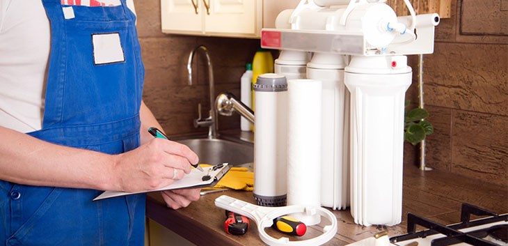 Thay nước sau khi thay lõi lọc để tránh gây nhiễm khuẩn nước Thay nước sau khi thay lõi lọc để tránh gây nhiễm khuẩn nước