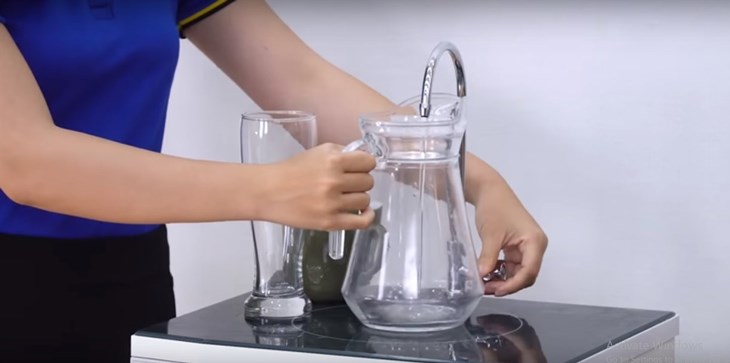 Xả nước lần đầu tiên mua về sử dụng để chất lượng nước uống ổn định hơn Xả nước lần đầu tiên mua về sử dụng để chất lượng nước uống ổn định hơn