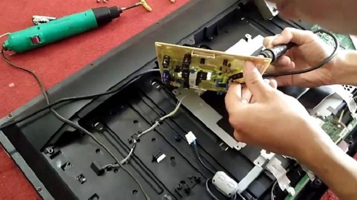 Các lỗi liên quan đến mạch điện hoặc IC Driver tivi thì nên liên hệ nhân viên kỹ thuật để xử lý chính xác và hiệu quả hơn Các lỗi liên quan đến mạch điện hoặc IC Driver tivi thì nên liên hệ nhân viên kỹ thuật để xử lý chính xác và hiệu quả hơn