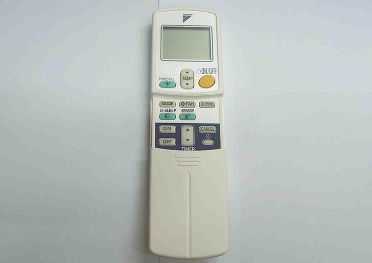 Điều khiển điều hòa bị hỏng linh kiện bên trong nên không thể điều khiển máy hoạt động