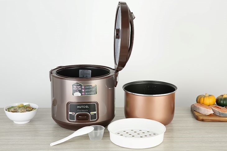 Nồi cơm nắp gài Mutosi 2.8 lít MR-38 có bề mặt phủ lớp chống dính bền bỉ, an toàn cho sức khỏe, dễ dàng lau chùi