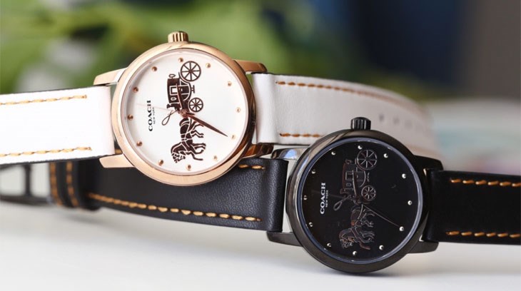 Đồng hồ có chất liệu dây da mang đến sự thoải mái và mềm mại khi đeo