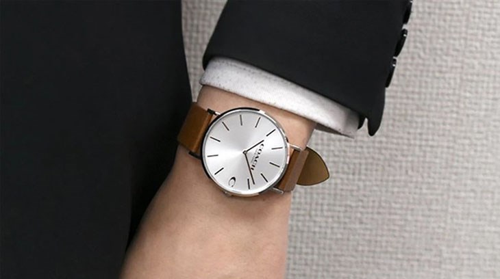 Đồng hồ Coach có bộ máy Quartz mạnh mẽ, bền bỉ