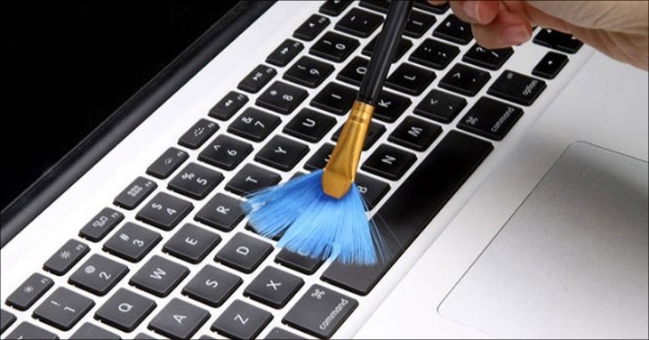 Bụi bẩn có thể khiến phím hoạt động không ổn định
