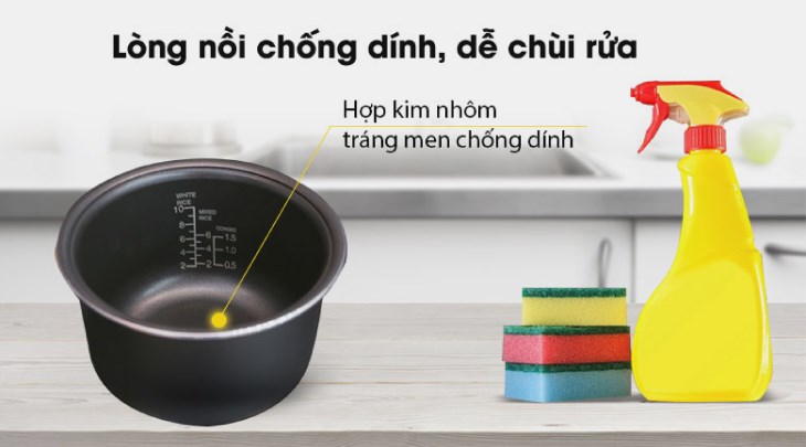 Lòng nồi cơm điện tử Sharp 1.8 lít KS-TH18-GL được phủ lớp chống dính an toàn, giúp bạn dễ dàng vệ sinh hơn