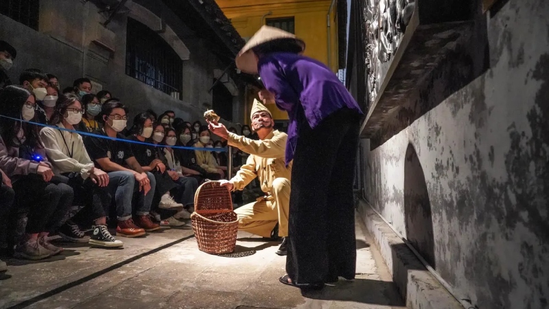 Tour thăm quan Hỏa Lò về đêm với 3 chủ đề khác nhau
