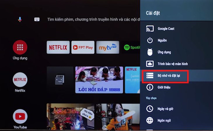 Kéo xuống dưới và chọn mục 
