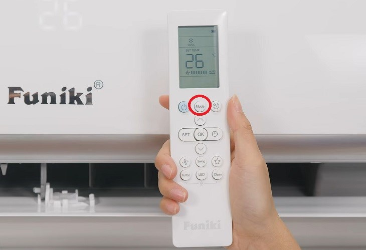 Ban chỉ cần nhấn nút Mode chọn chế độ Auto thì điều hòa Funiki sẽ không báo lỗi FC Ban chỉ cần nhấn nút Mode chọn chế độ Auto thì điều hòa Funiki sẽ không báo lỗi FC