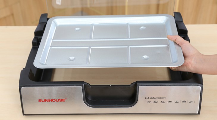 Bạn đừng quên vệ sinh khay nướng của bếp nướng điện Sunhouse SHD4603 nhé! Bạn đừng quên vệ sinh khay nướng của bếp nướng điện Sunhouse SHD4603 nhé!