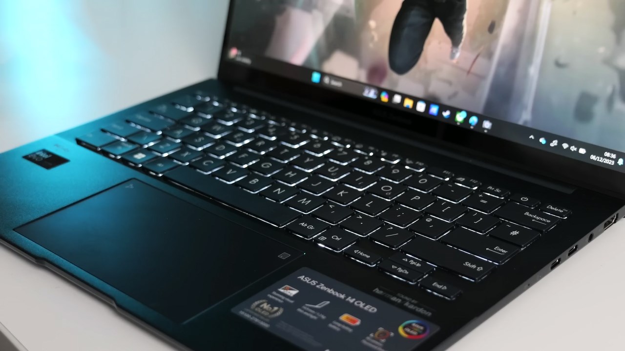 ASUS Zenbook 14 OLED UX3406 được trang bị đèn bàn phím tiện dụng ASUS Zenbook 14 OLED UX3406 được trang bị đèn bàn phím tiện dụng