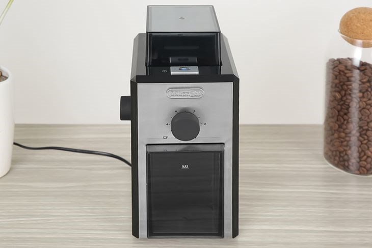 Máy Xay Cà Phê Delonghi KG89 có có màu đen bạc hiện đại, sang trọng, thiết kế nhỏ gọn phù hợp cho không gian gia đình, văn phòng, quán cà phê nhỏ… Máy Xay Cà Phê Delonghi KG89 có có màu đen bạc hiện đại, sang trọng, thiết kế nhỏ gọn phù hợp cho không gian gia đình, văn phòng, quán cà phê nhỏ…