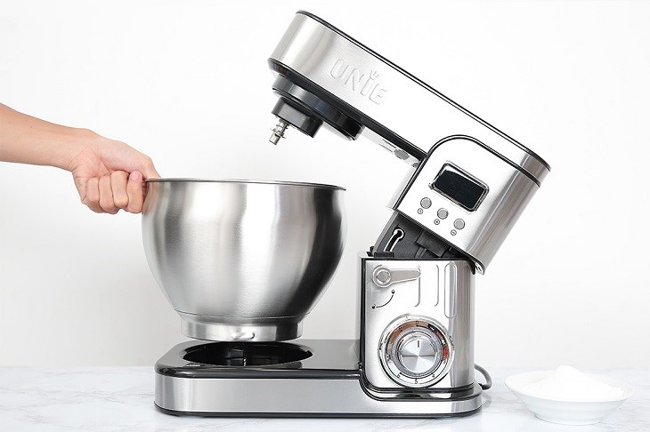 Máy nhồi bột đánh trứng Unie EM5 phù hợp với đối tượng người dùng thường xuyên nấu nướng, làm bánh
