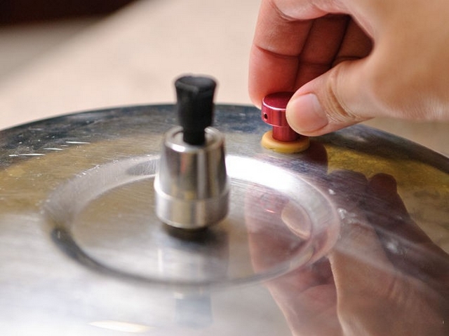 Bạn có thể sử dụng phương pháp giảm áp suất nhanh bằng cách vặn van xả áp