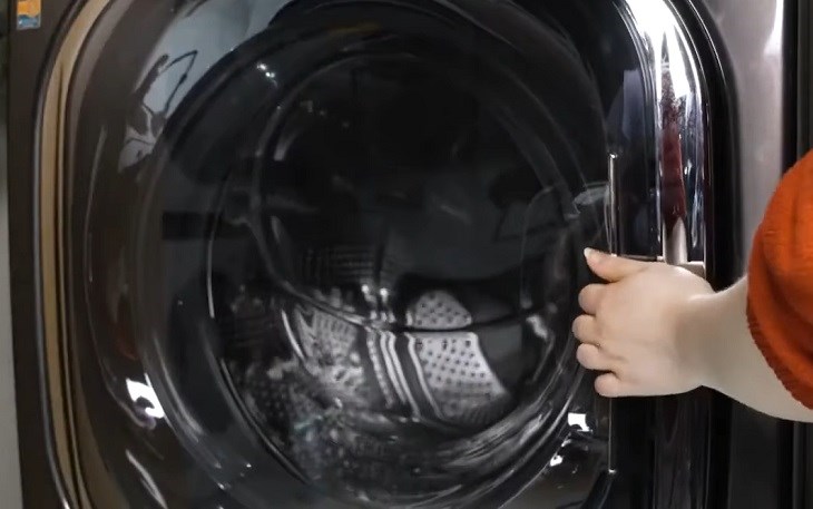 Kiểm tra tình trạng cửa máy giặt