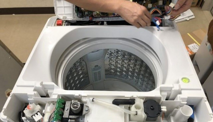 Kiểm tra dây điện, giắc cắm, bo mạch,... xem có bị chập điện hay đứt gãy chỗ nào không để khắc phục phù hợp