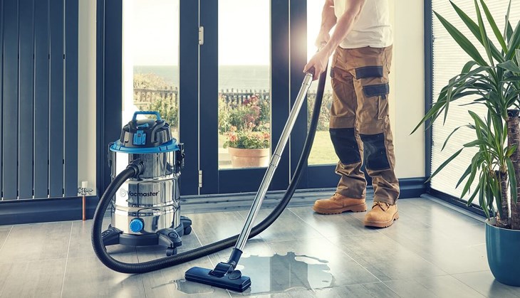 Không sử dụng máy hút bụi công nghiệp để hút các vật quá lớn gây tắc nghẽn đường ống Không sử dụng máy hút bụi công nghiệp để hút các vật quá lớn gây tắc nghẽn đường ống