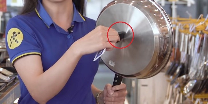 Bạn có thể sử dụng một nam châm để kiểm tra chất liệu đáy nồi