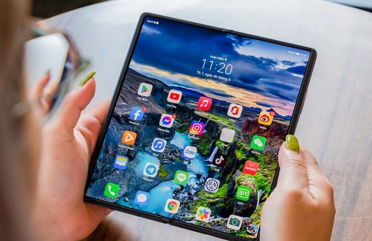 Điện thoại Huawei Mate X2 không trang bị camera selfie trên màn hình chính Điện thoại Huawei Mate X2 không trang bị camera selfie trên màn hình chính