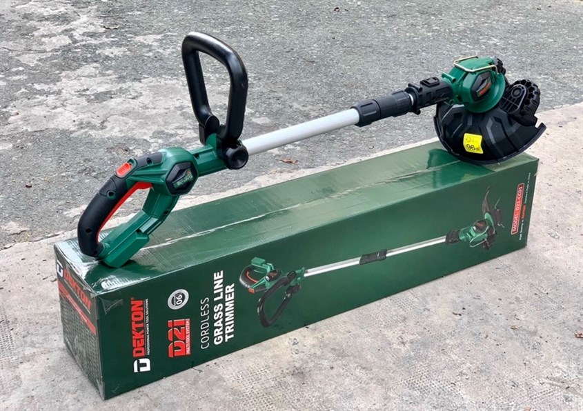 Máy cắt cỏ chạy pin có kích thước nhỏ, dễ bảo quản