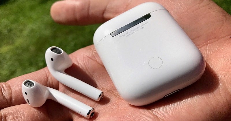 Tai nghe AirPods được ra mắt vào tháng 12/2016 với kiểu dáng hiện đại, trẻ trung