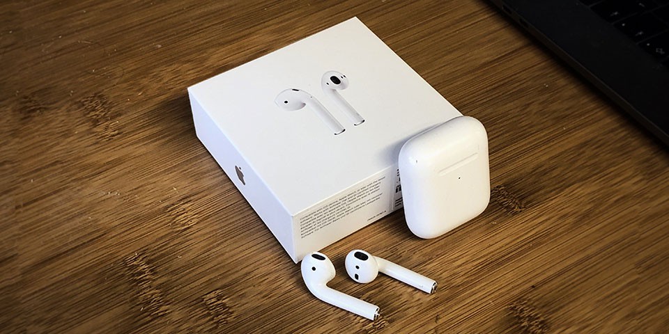 Tai nghe Bluetooth AirPods 2 Lightning Charge Apple MV7N2 trang bị chip Apple H1, giúp tai nghe chuyển đổi giữa các thiết bị nhanh chóng 