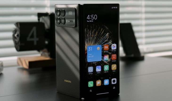 Điện thoại Xiaomi Mi MIX Fold 3 sử dụng tấm nền Pol-less Plus độc quyền của hãng cho khả năng hiển thị sắc nét Điện thoại Xiaomi Mi MIX Fold 3 sử dụng tấm nền Pol-less Plus độc quyền của hãng cho khả năng hiển thị sắc nét